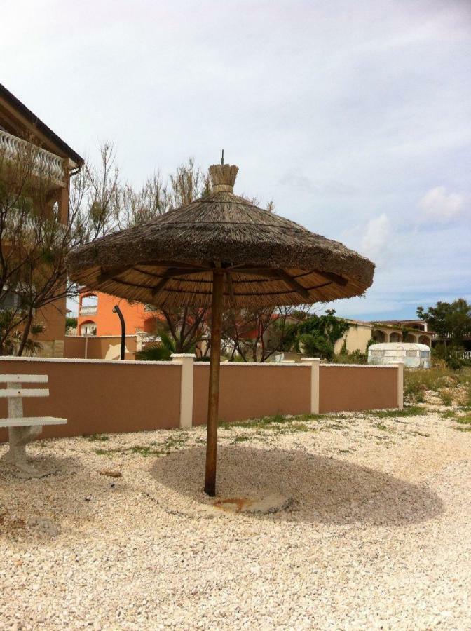 Apartmani Darija Vir Exterior photo